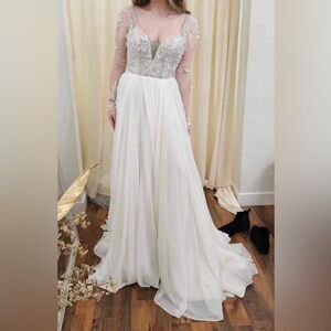 Long Sleeve Floral Appliqué Wedding Dress